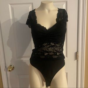 Melograno Rico black lace lingerie short sleeve bodysuit